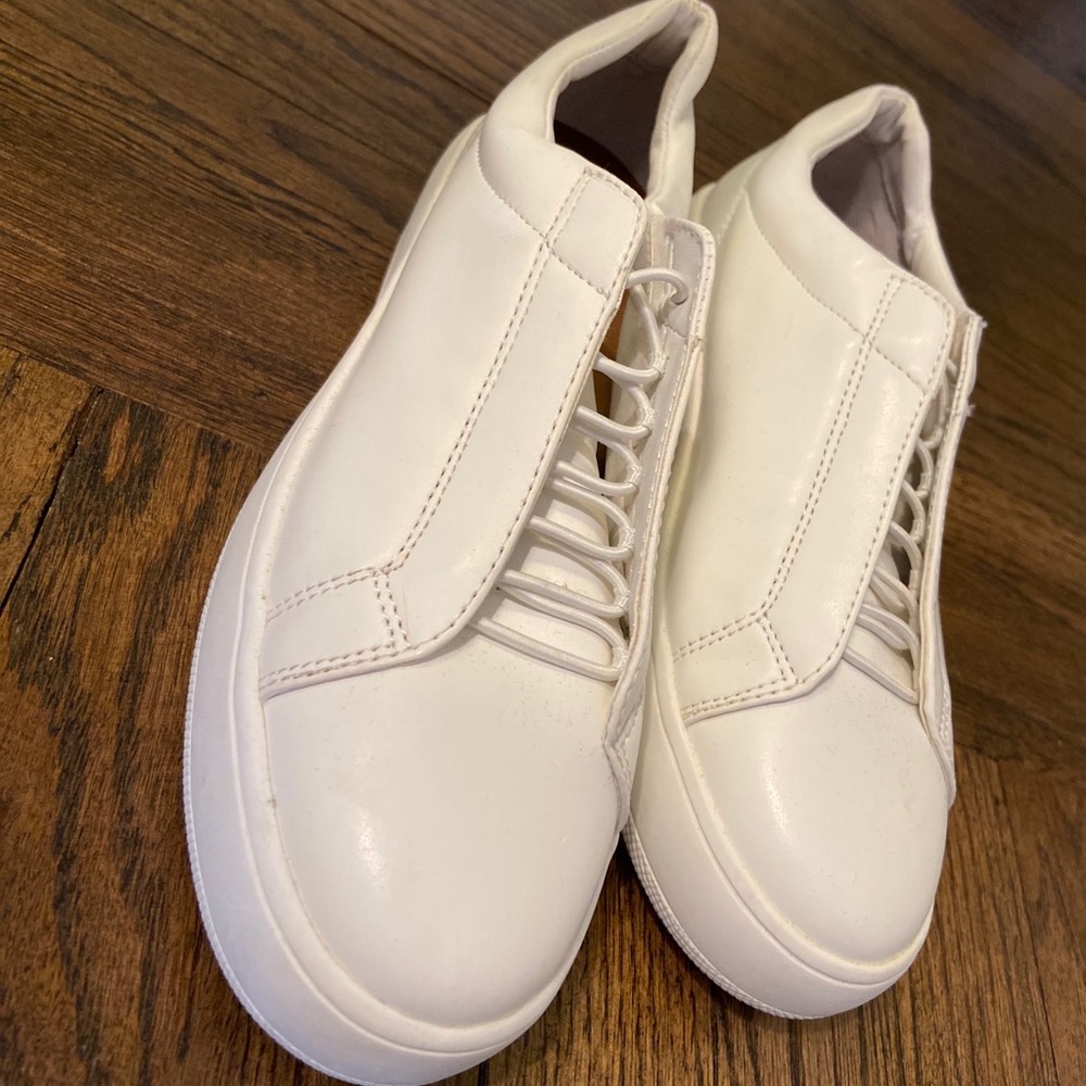 Steve Madden NWOT sneakers